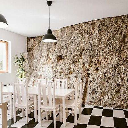 Sziklavendeghaz Aparthotel Veszprem Ngoại thất bức ảnh