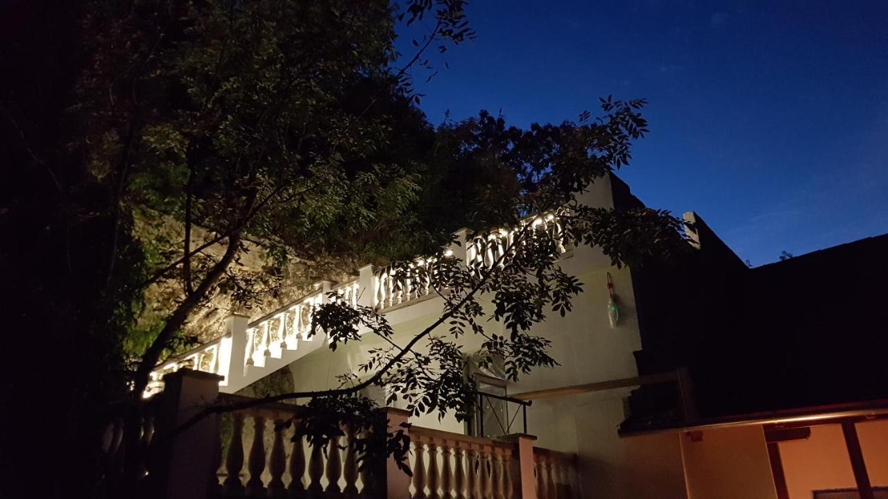 Sziklavendeghaz Aparthotel Veszprem Ngoại thất bức ảnh