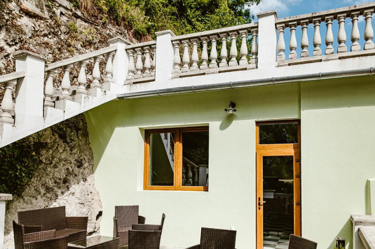 Sziklavendeghaz Aparthotel Veszprem Ngoại thất bức ảnh