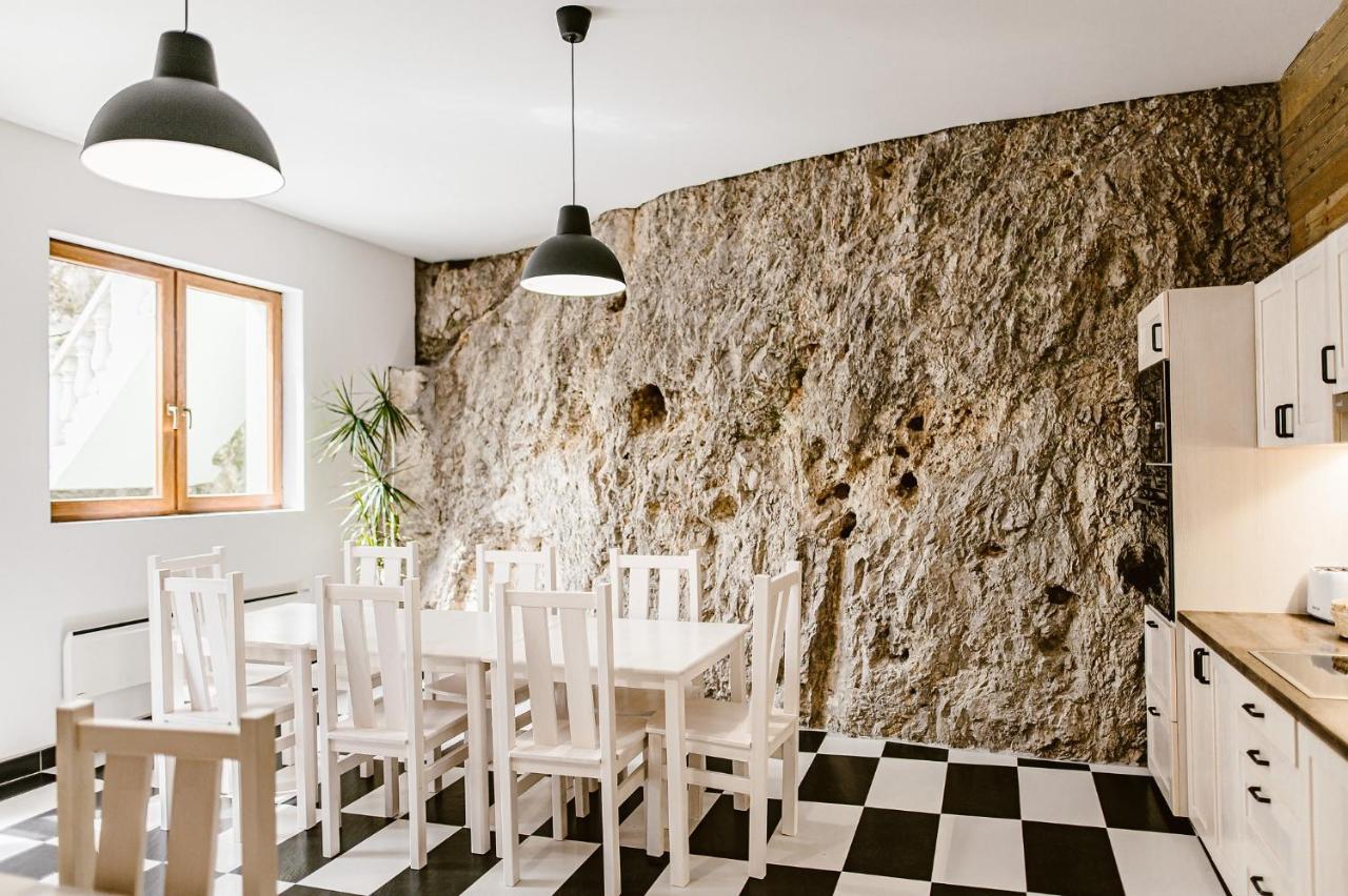 Sziklavendeghaz Aparthotel Veszprem Ngoại thất bức ảnh