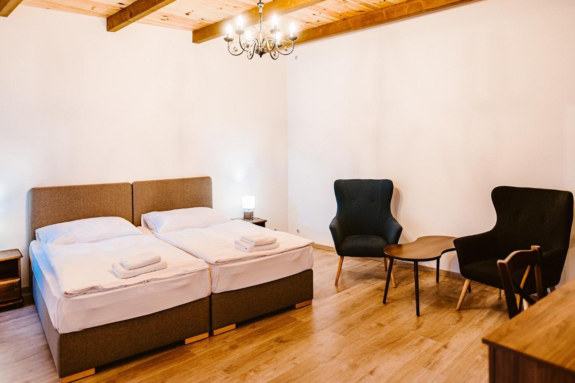 Sziklavendeghaz Aparthotel Veszprem Ngoại thất bức ảnh