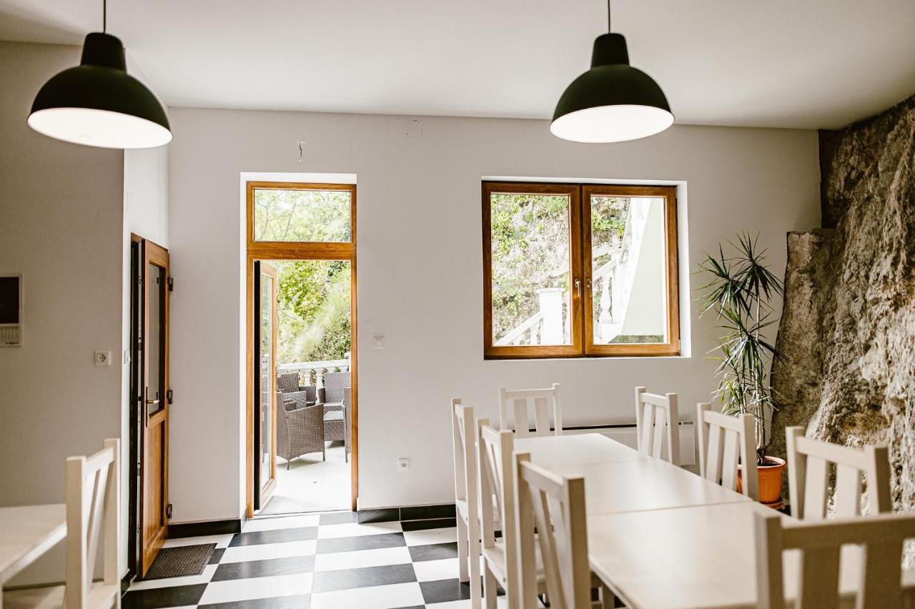Sziklavendeghaz Aparthotel Veszprem Ngoại thất bức ảnh