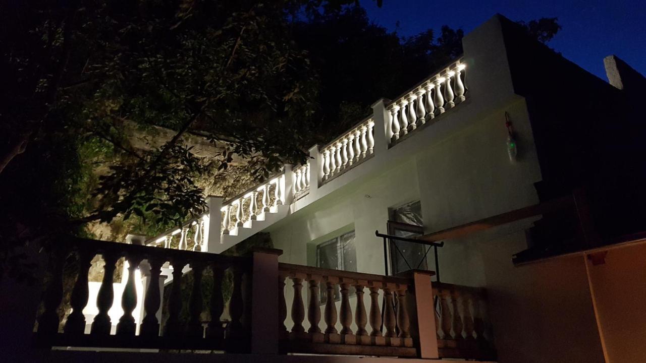 Sziklavendeghaz Aparthotel Veszprem Ngoại thất bức ảnh