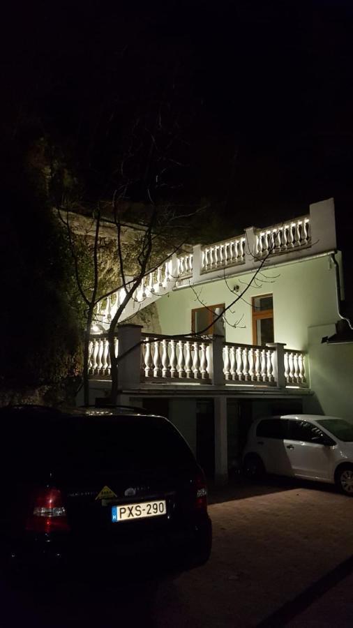 Sziklavendeghaz Aparthotel Veszprem Ngoại thất bức ảnh