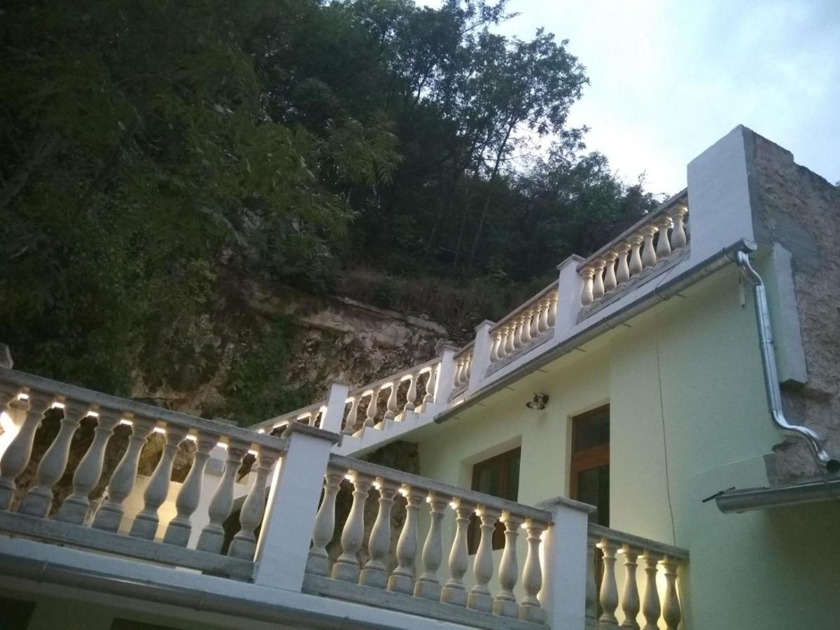 Sziklavendeghaz Aparthotel Veszprem Ngoại thất bức ảnh