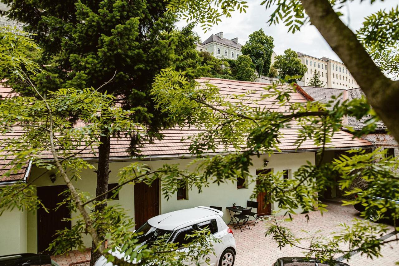 Sziklavendeghaz Aparthotel Veszprem Ngoại thất bức ảnh