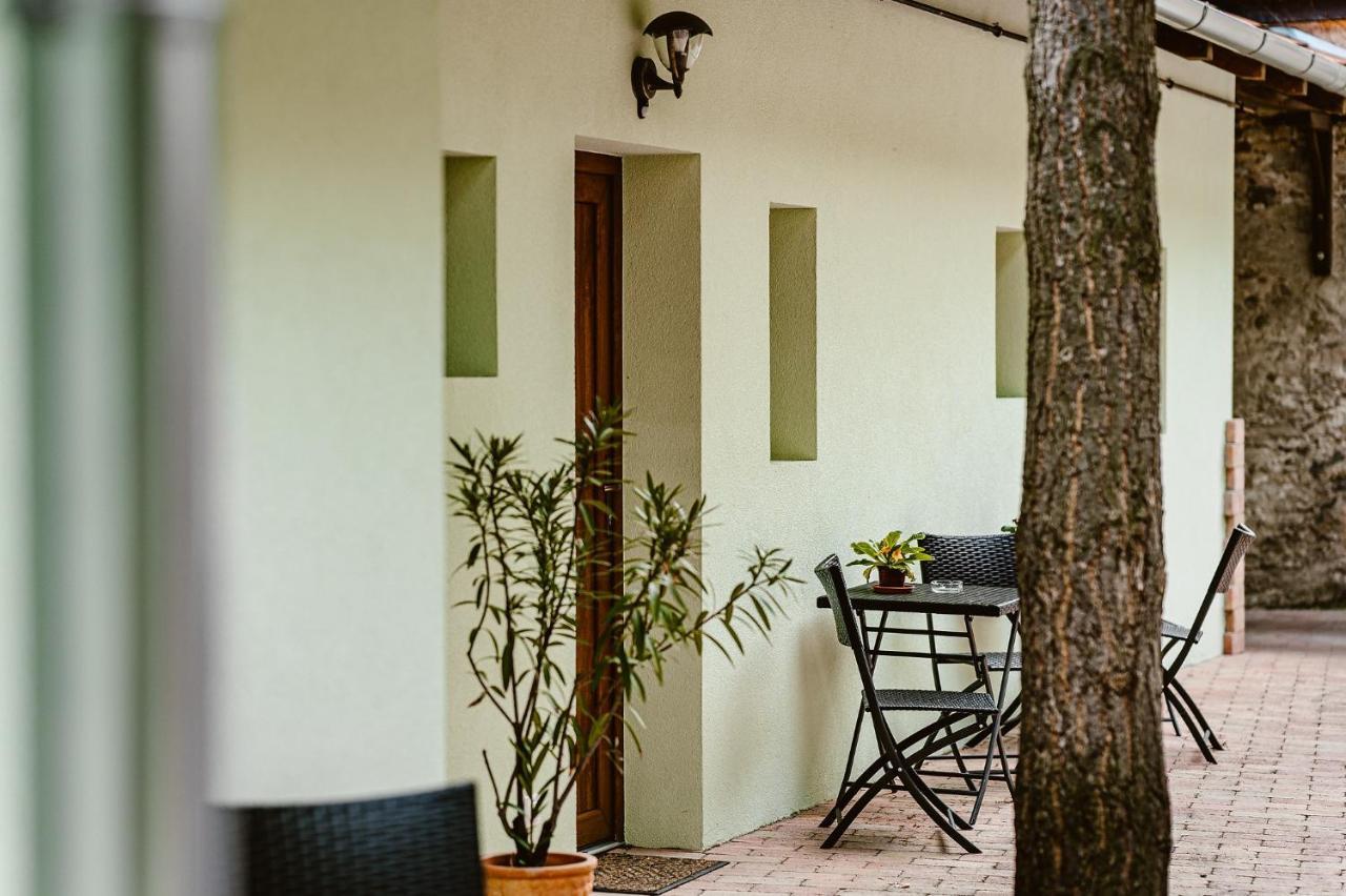Sziklavendeghaz Aparthotel Veszprem Ngoại thất bức ảnh