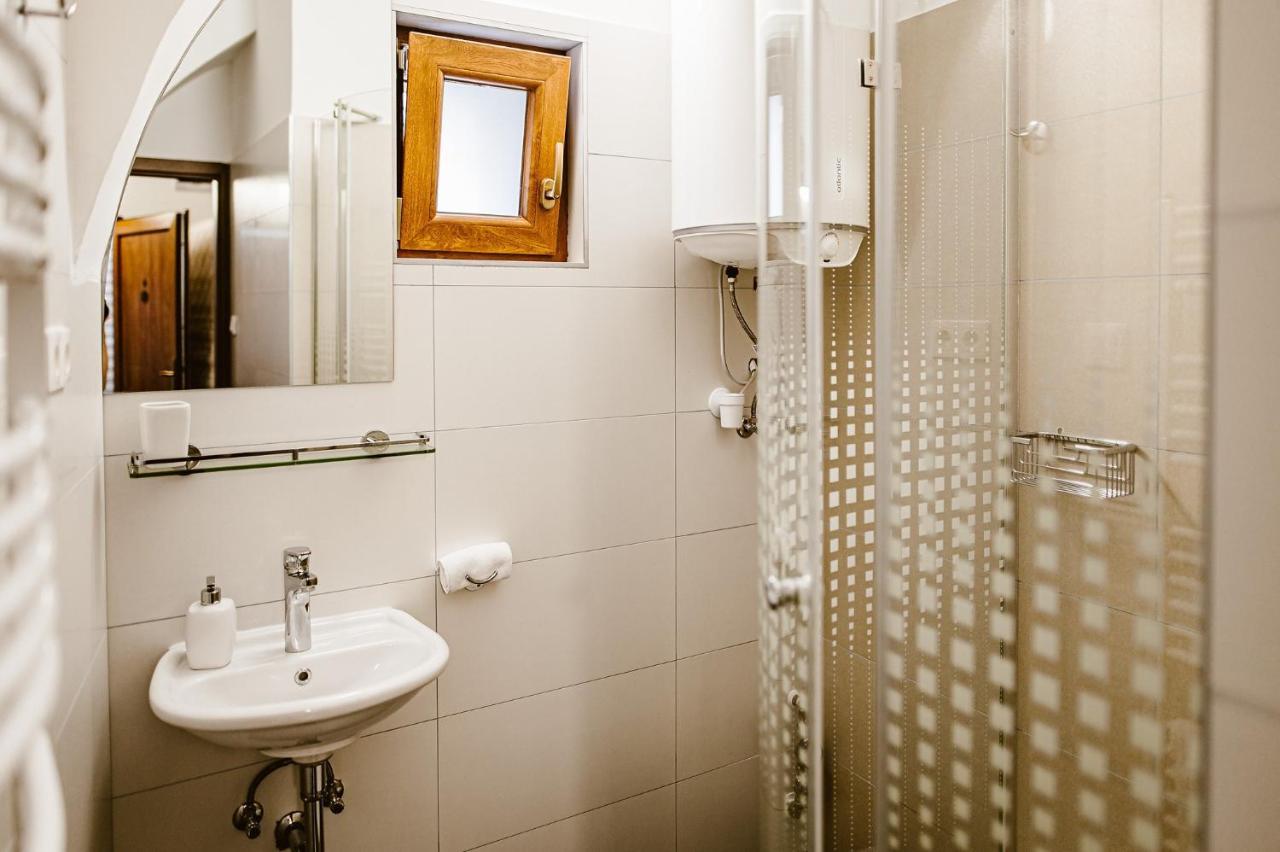 Sziklavendeghaz Aparthotel Veszprem Ngoại thất bức ảnh