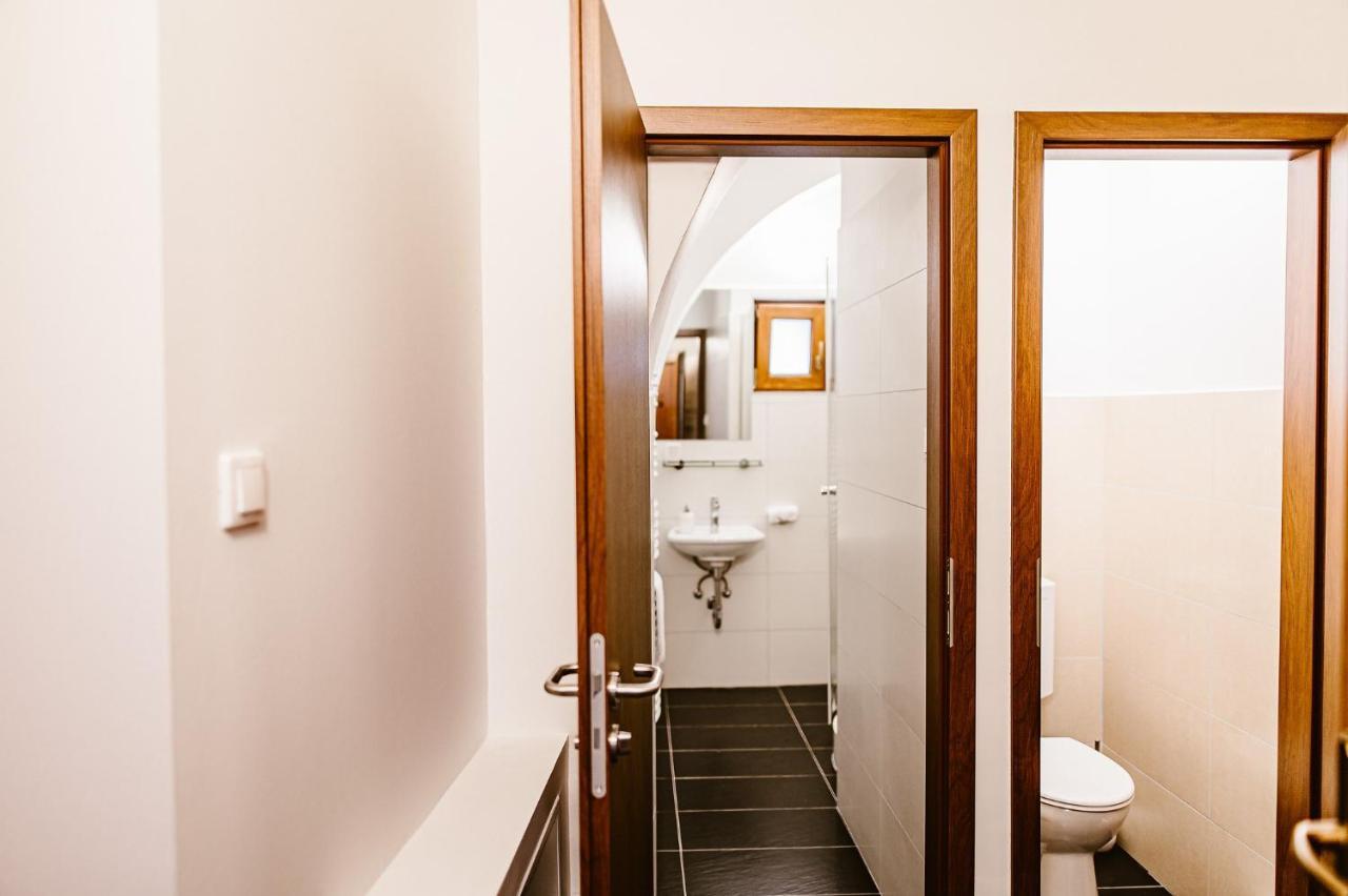 Sziklavendeghaz Aparthotel Veszprem Ngoại thất bức ảnh
