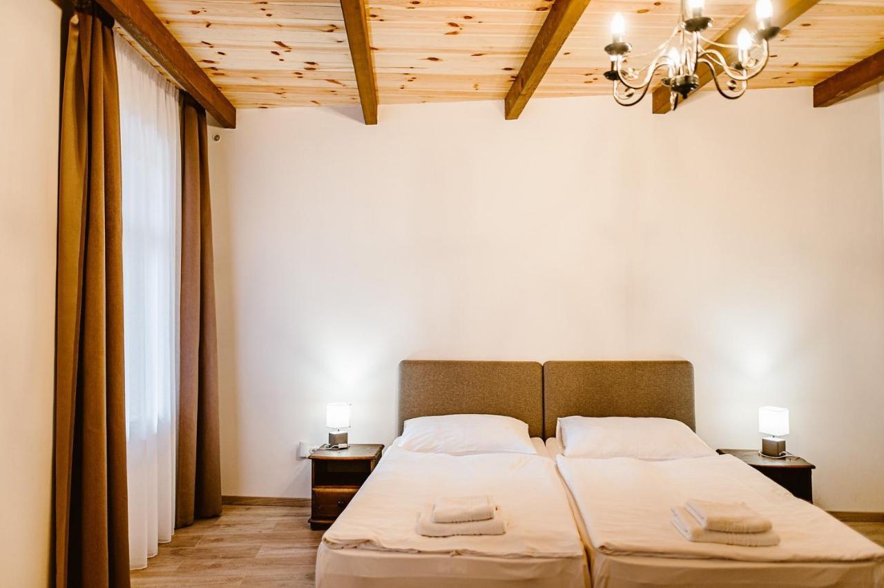 Sziklavendeghaz Aparthotel Veszprem Ngoại thất bức ảnh