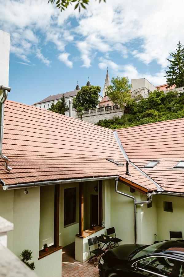 Sziklavendeghaz Aparthotel Veszprem Ngoại thất bức ảnh