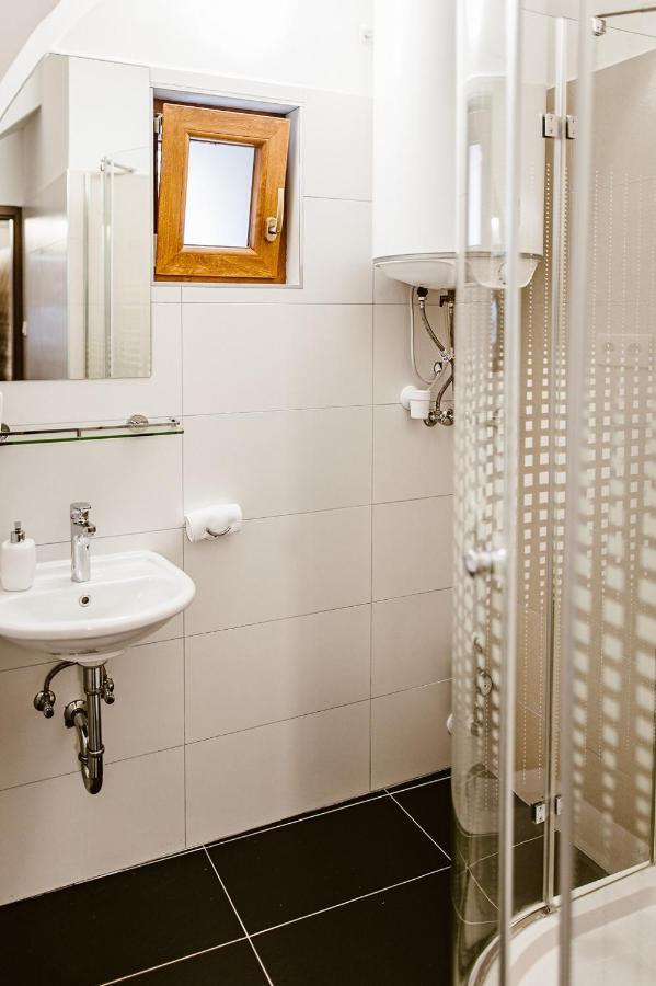 Sziklavendeghaz Aparthotel Veszprem Ngoại thất bức ảnh